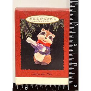 1994 HALLMARK KEEPSAKE ORNAMENT QX565-6 ACROSS THE MILES RACOON NOTE IN BOTTLE